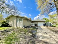 1816 SW 71st St, Topeka, KS 66619