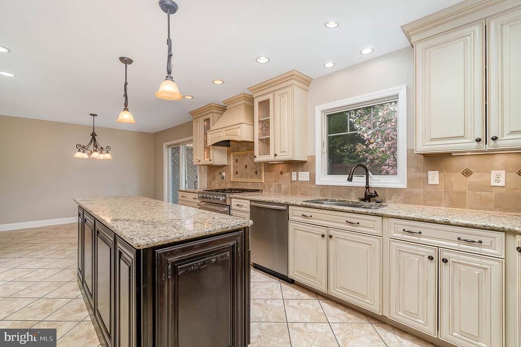 402 West Elmwood Avenue, Mechanicsburg, PA 17055