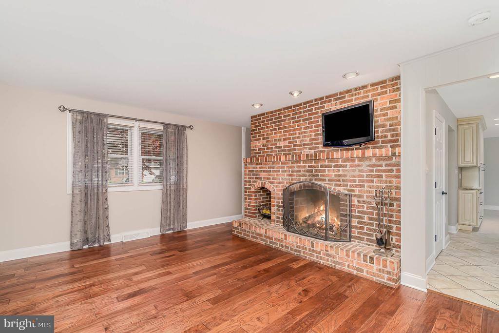 402 West Elmwood Avenue, Mechanicsburg, PA 17055