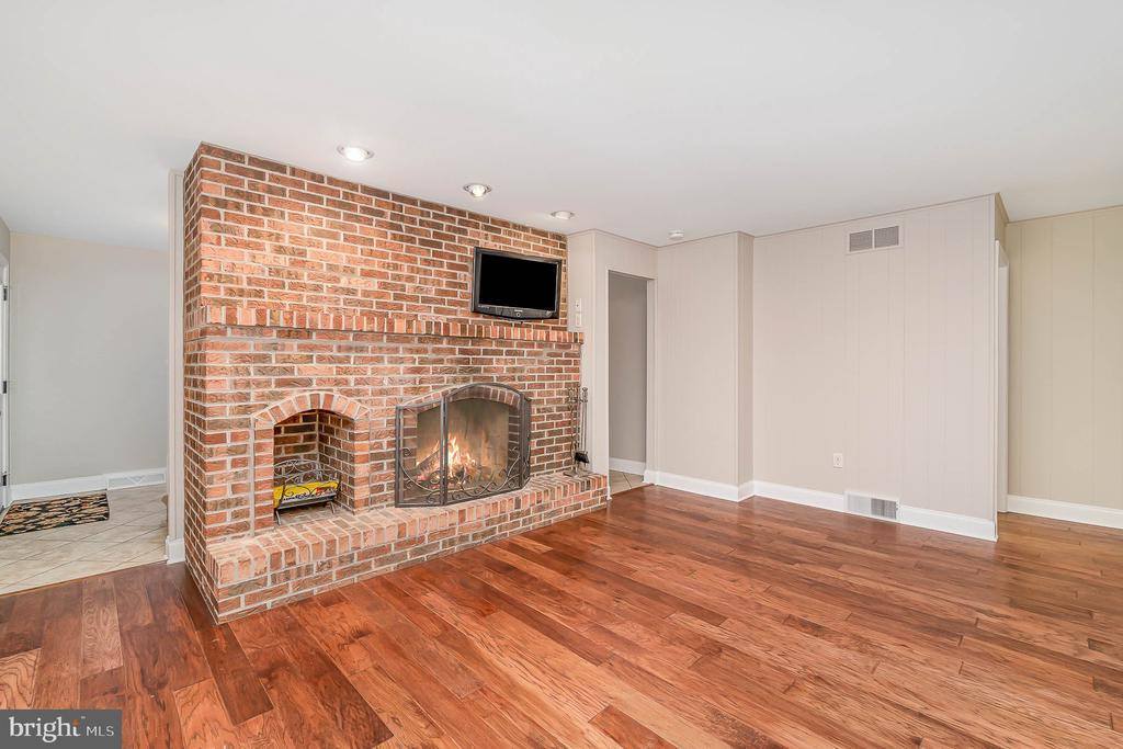 402 West Elmwood Avenue, Mechanicsburg, PA 17055