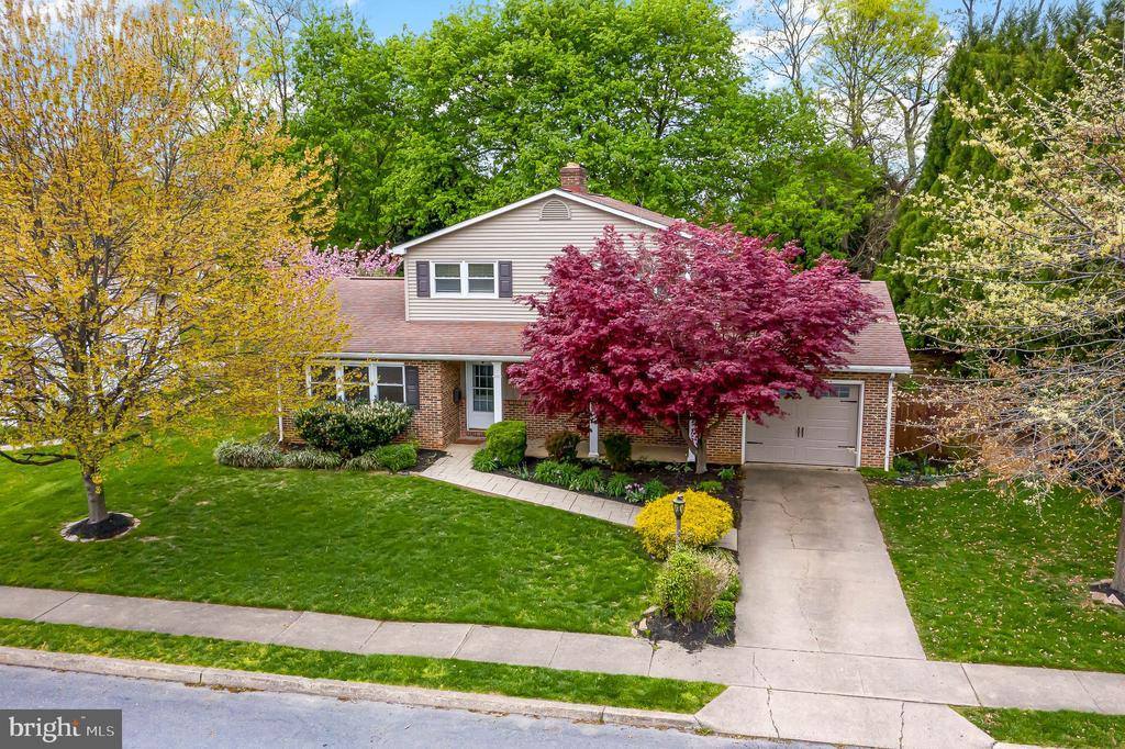 402 West Elmwood Avenue, Mechanicsburg, PA 17055