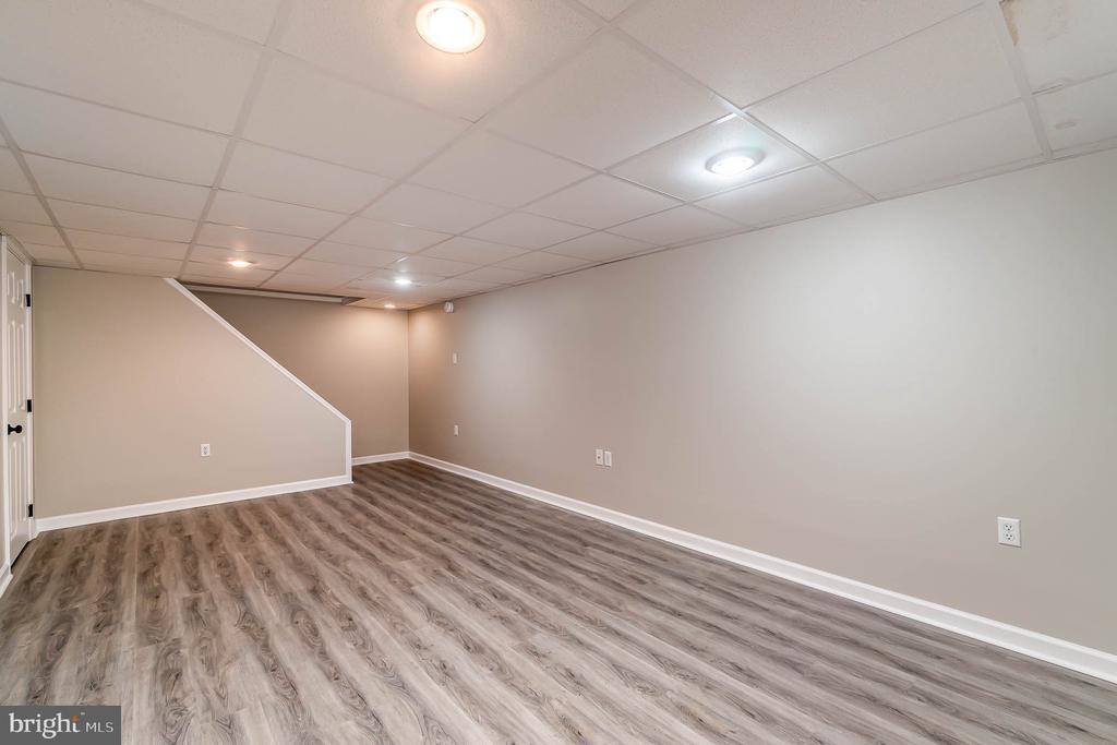 402 West Elmwood Avenue, Mechanicsburg, PA 17055