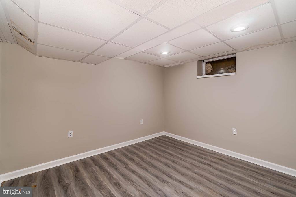 402 West Elmwood Avenue, Mechanicsburg, PA 17055