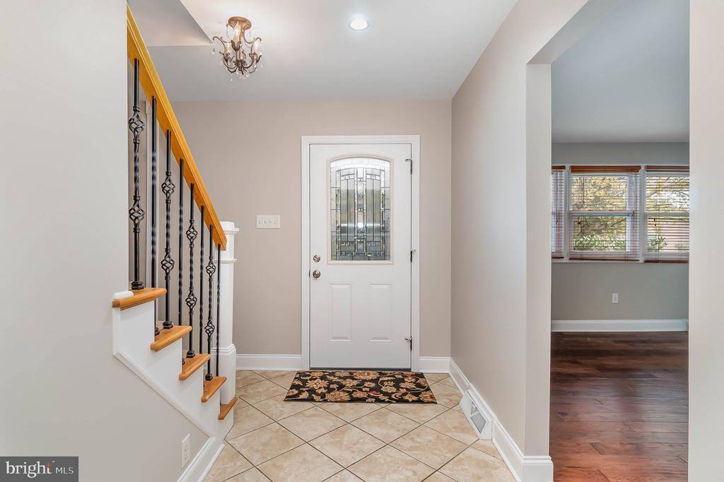 402 West Elmwood Avenue, Mechanicsburg, PA 17055