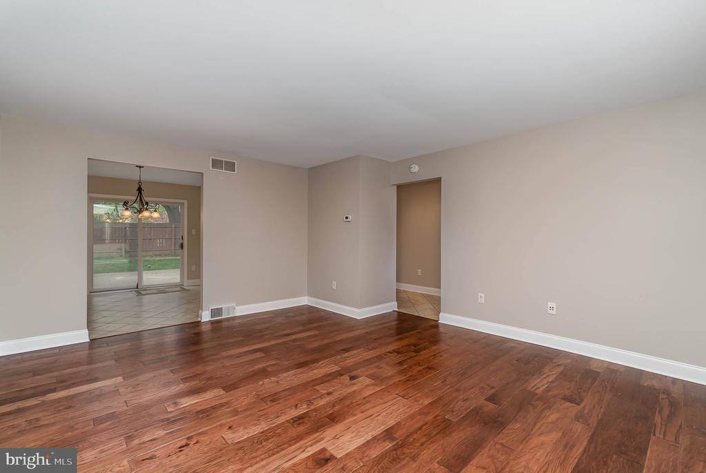 402 West Elmwood Avenue, Mechanicsburg, PA 17055