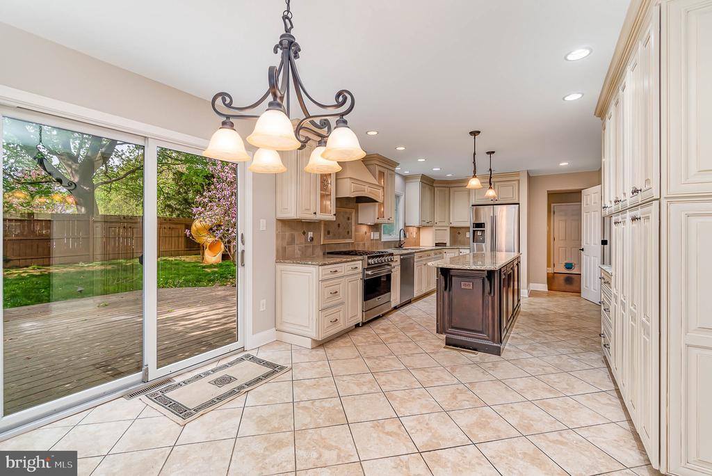 402 West Elmwood Avenue, Mechanicsburg, PA 17055