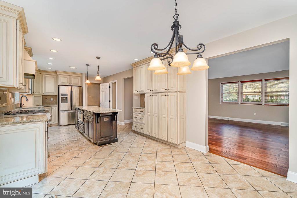 402 West Elmwood Avenue, Mechanicsburg, PA 17055