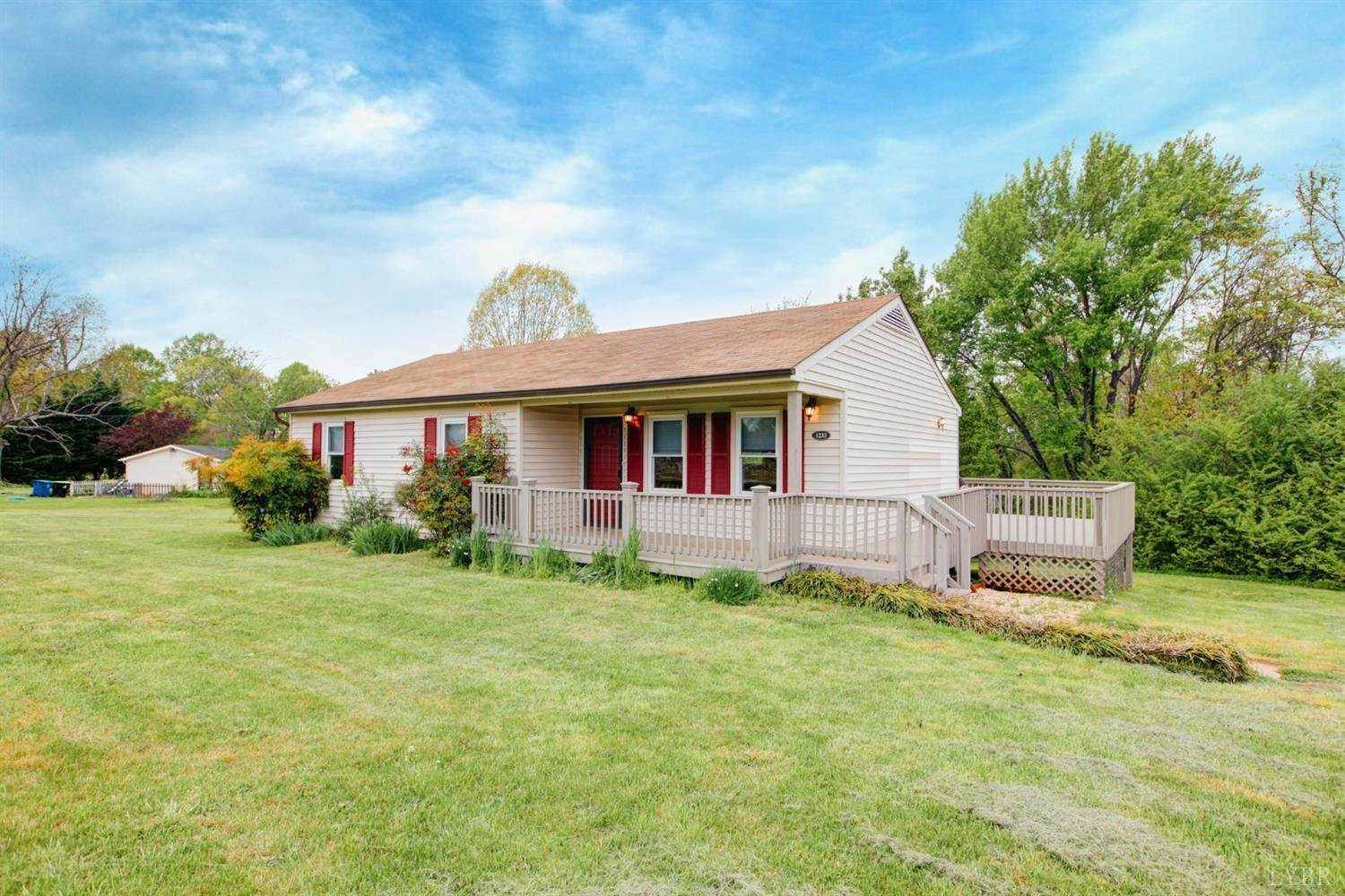 1233 Lee Grant Avenue, Appomattox, VA 24522