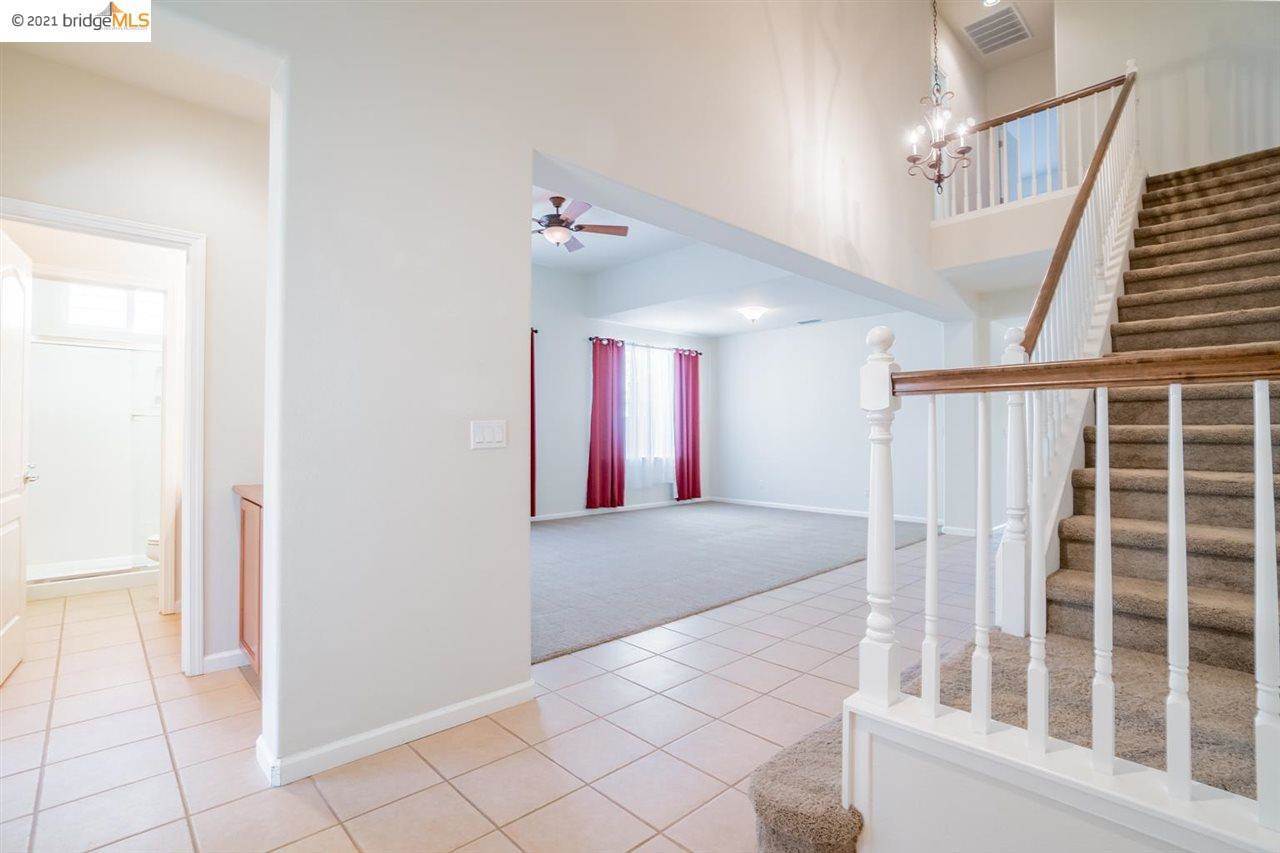 595 Burk Ct, Mountain House, CA 95391