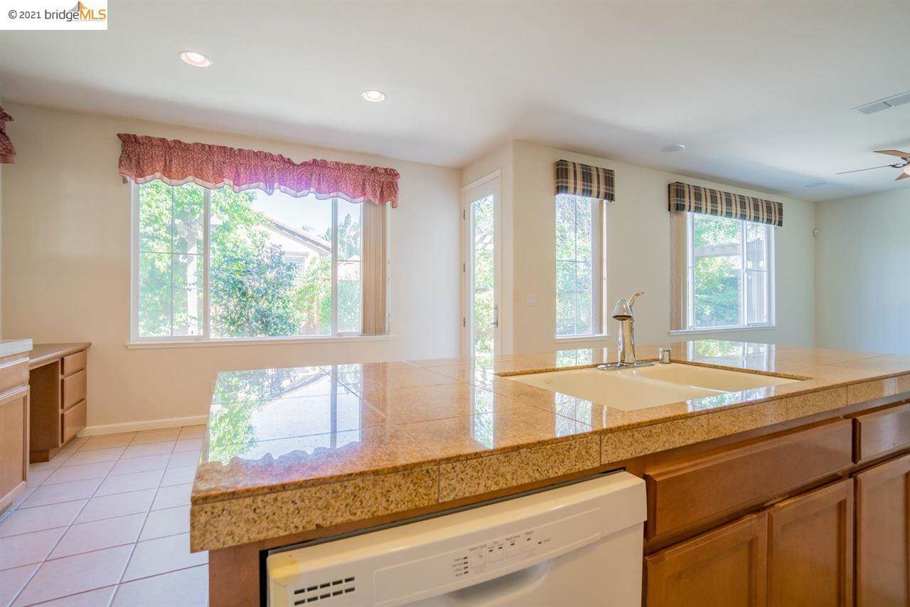 595 Burk Ct, Mountain House, CA 95391