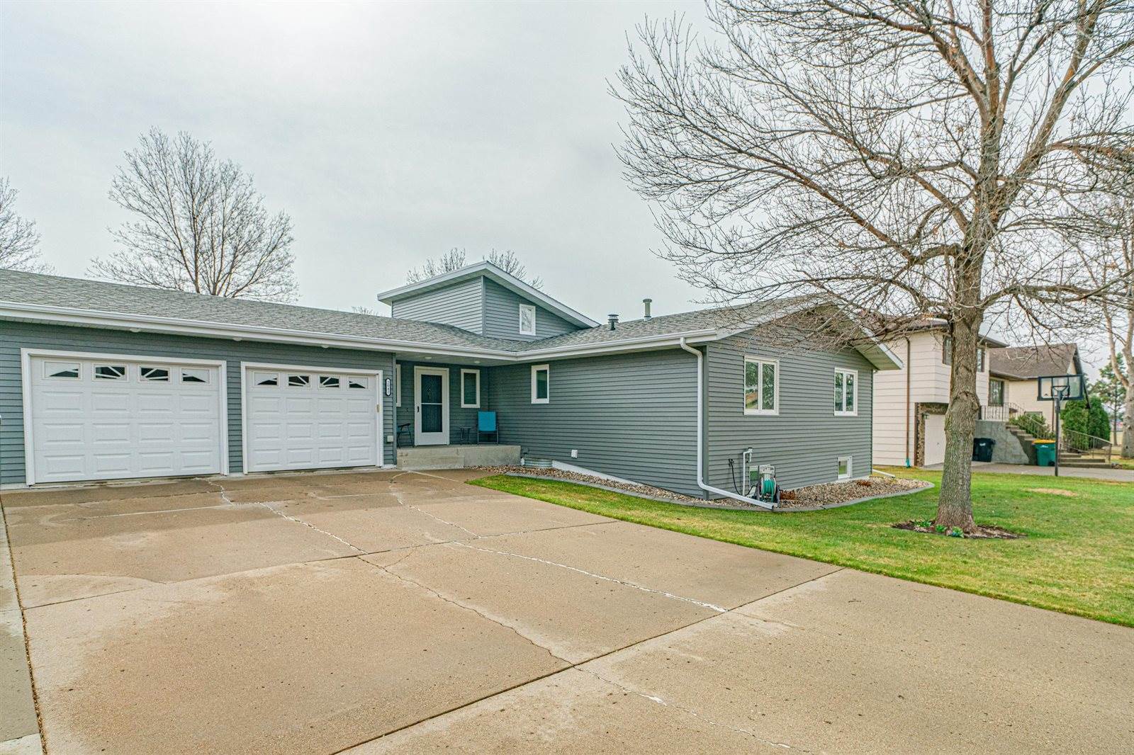 2043 Nagel Drive, Bismarck, ND 58501