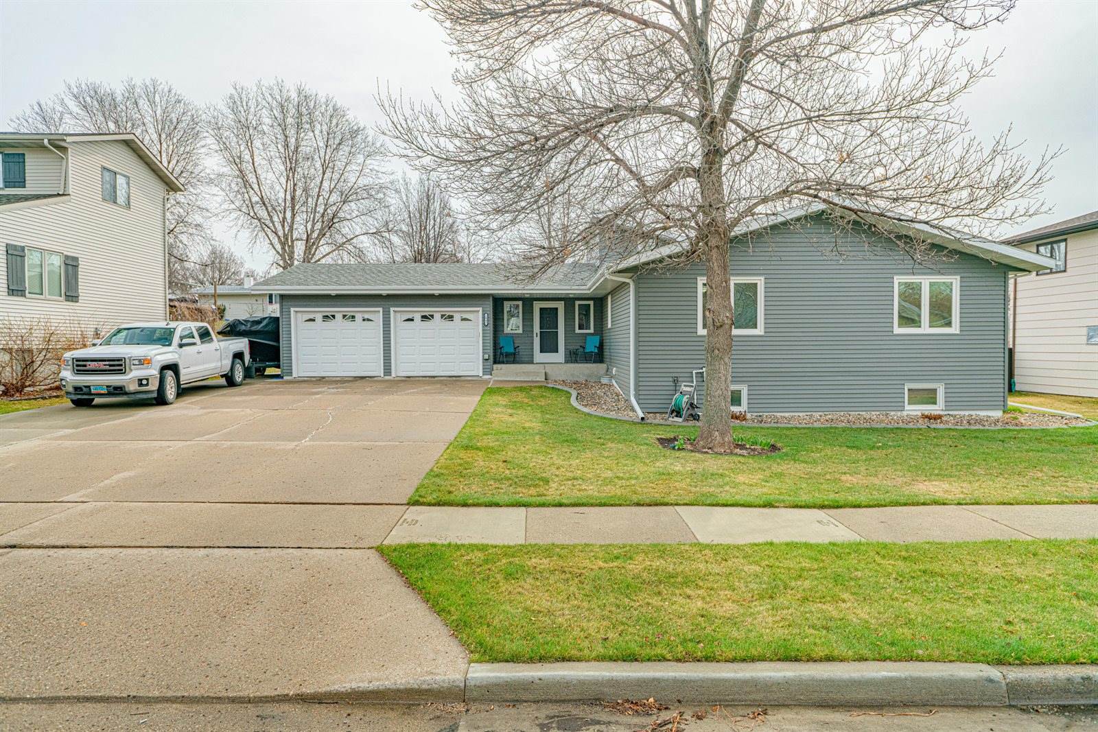 2043 Nagel Drive, Bismarck, ND 58501