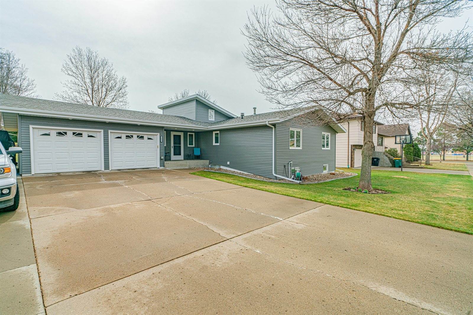 2043 Nagel Drive, Bismarck, ND 58501