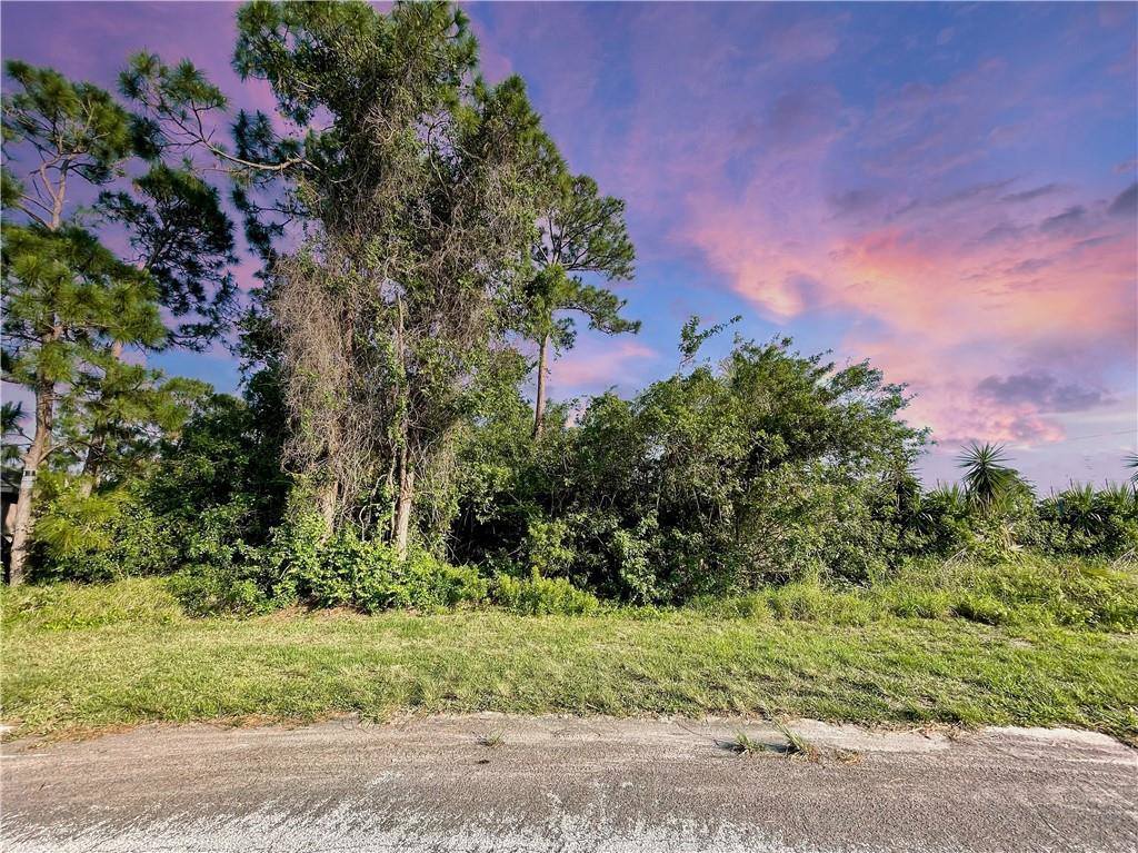 113 Admiral Circle, Sebastian, FL 32958