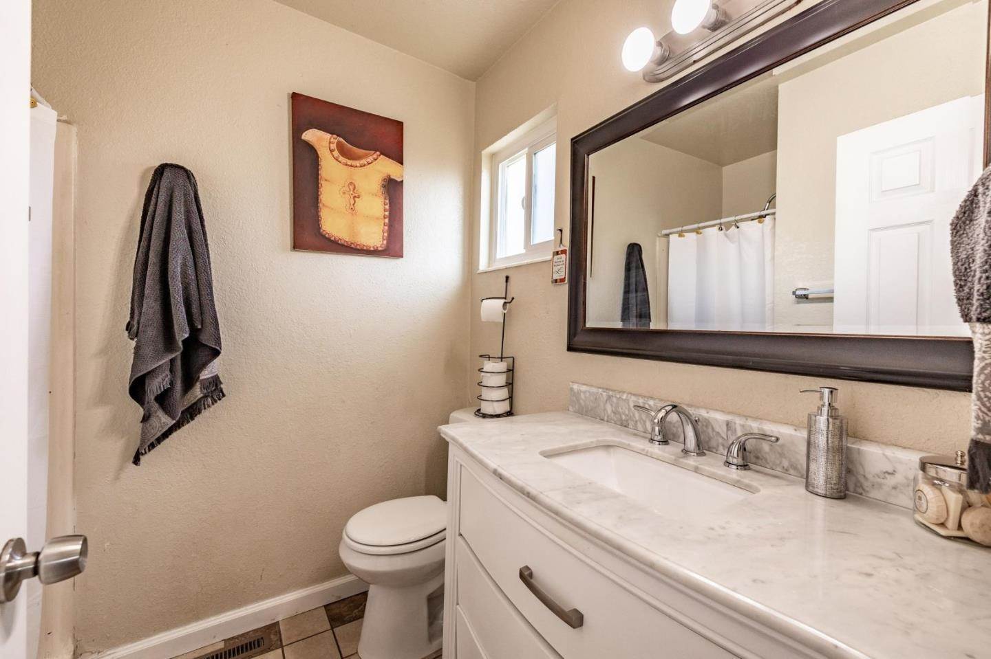 941 Suiter ST, Hollister, CA 95023