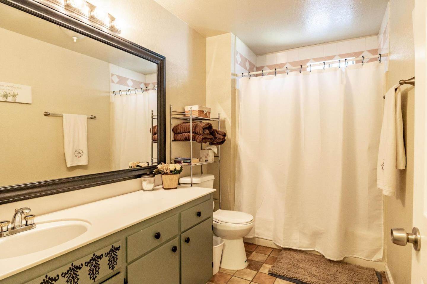 941 Suiter ST, Hollister, CA 95023