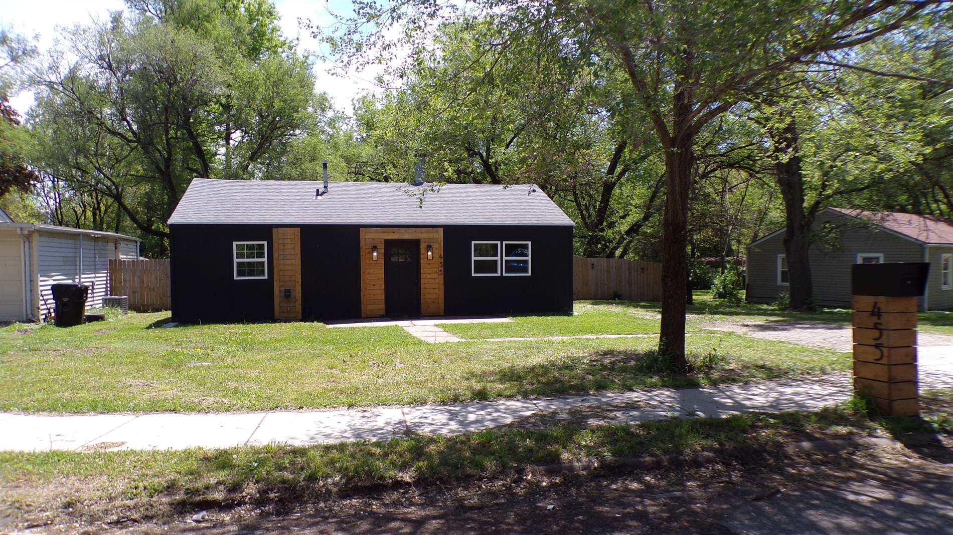 455 SE 33rd TER, Topeka, KS 66605