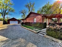 216 SW Sanneman DR, Topeka, KS 66609