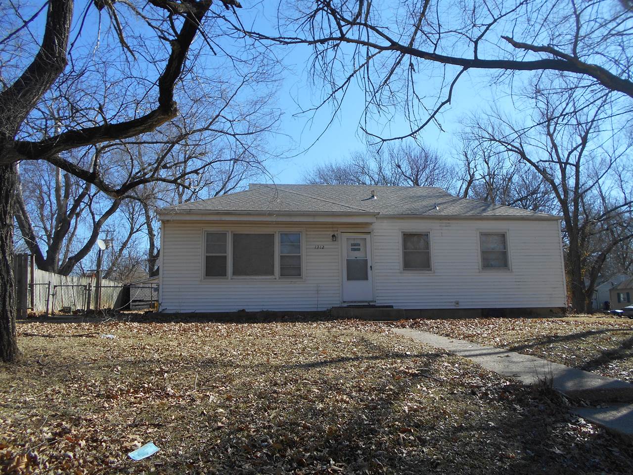 1312 SW Glendale Dr, Topeka, KS 66604