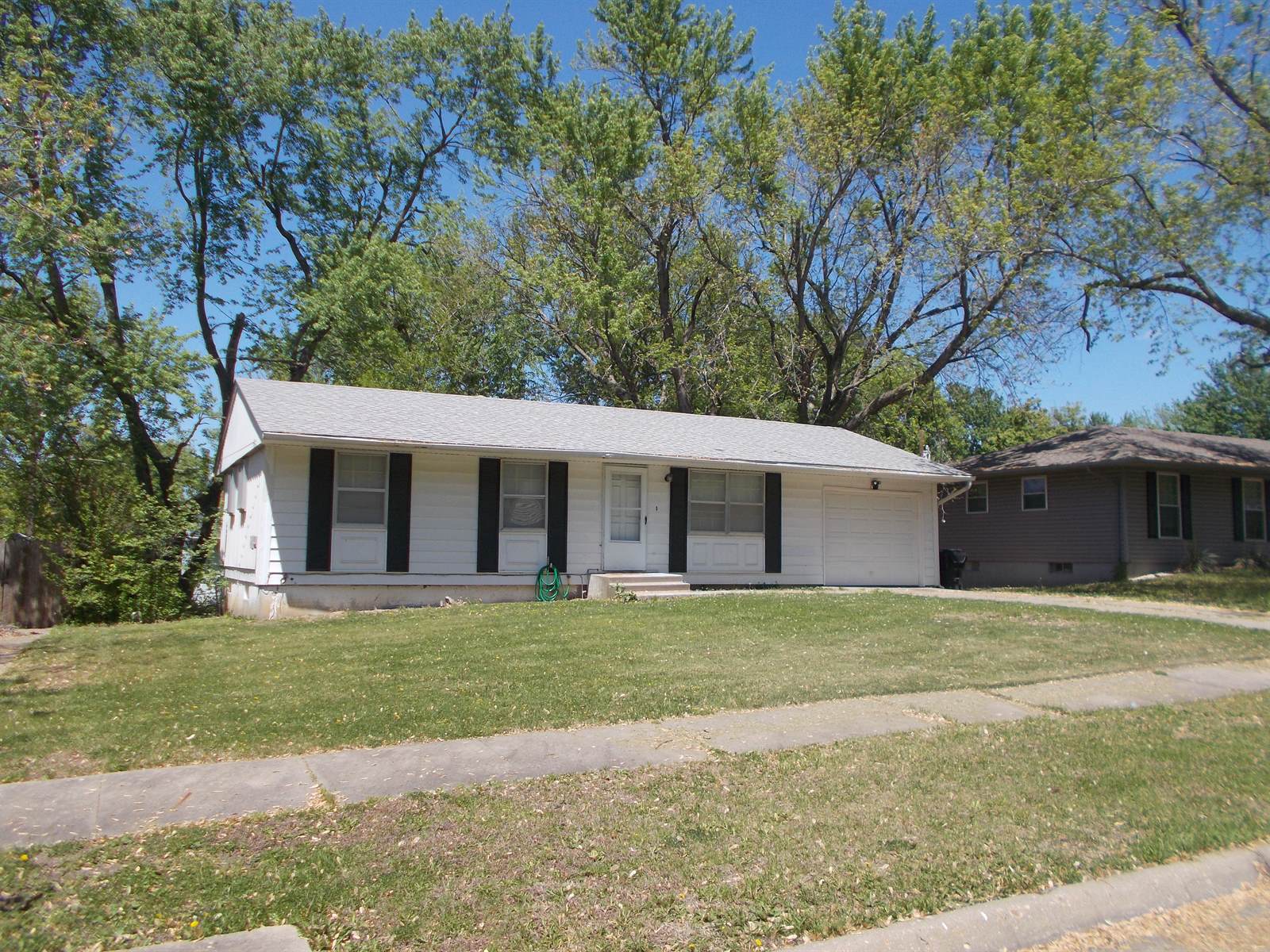 5112 SW 32nd Ter, Topeka, KS 66614