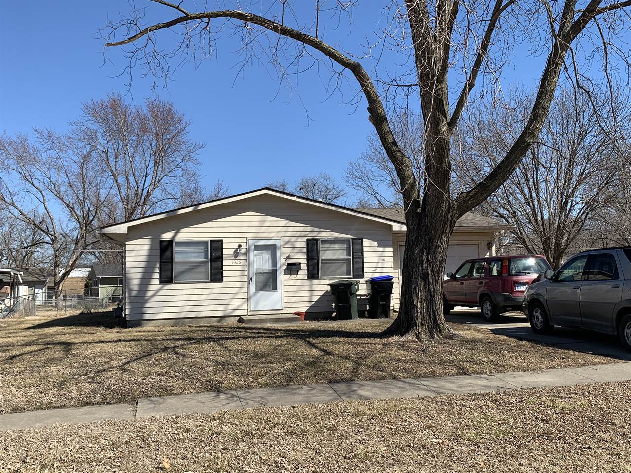 3326 SW Kiowa St, Topeka, KS 66614