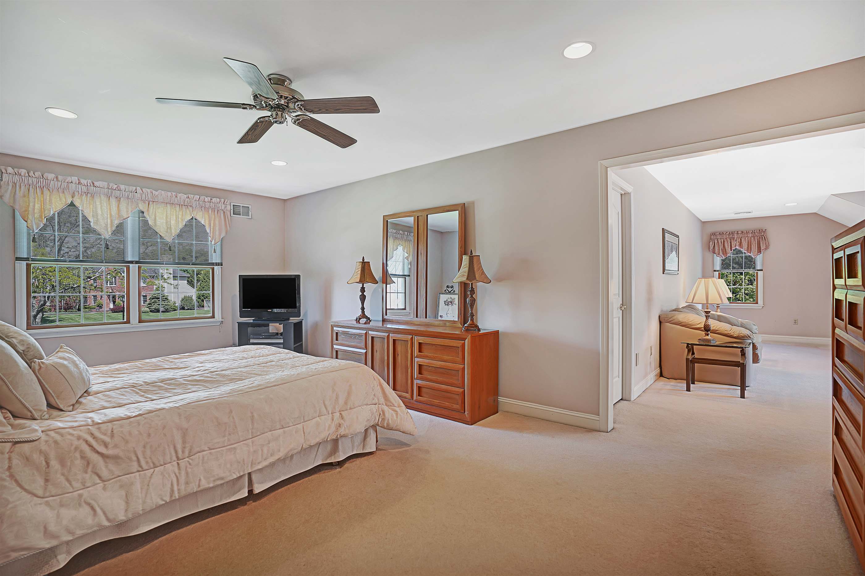 27 Joss Way, Long Hill Township, NJ 07946