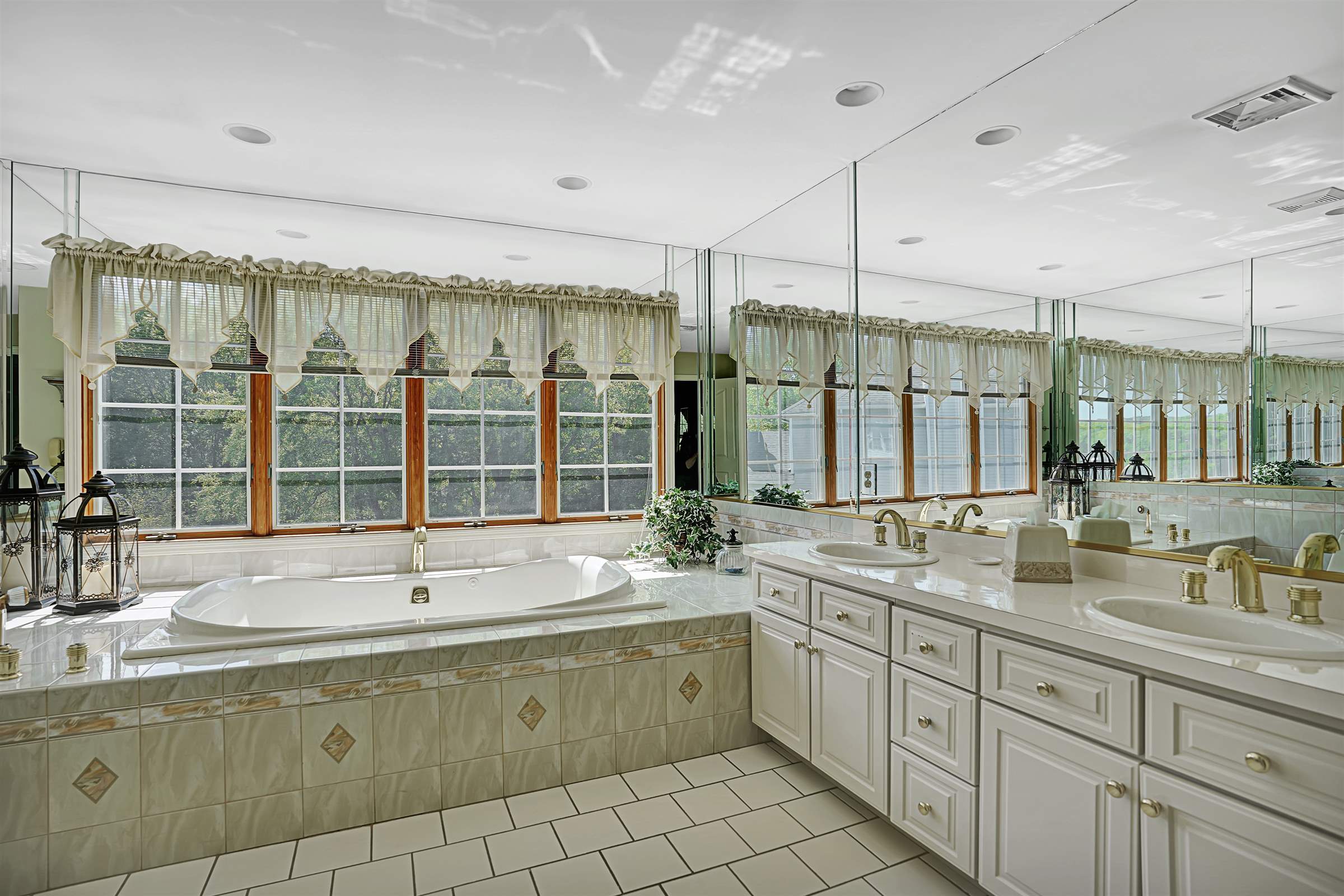 27 Joss Way, Long Hill Township, NJ 07946