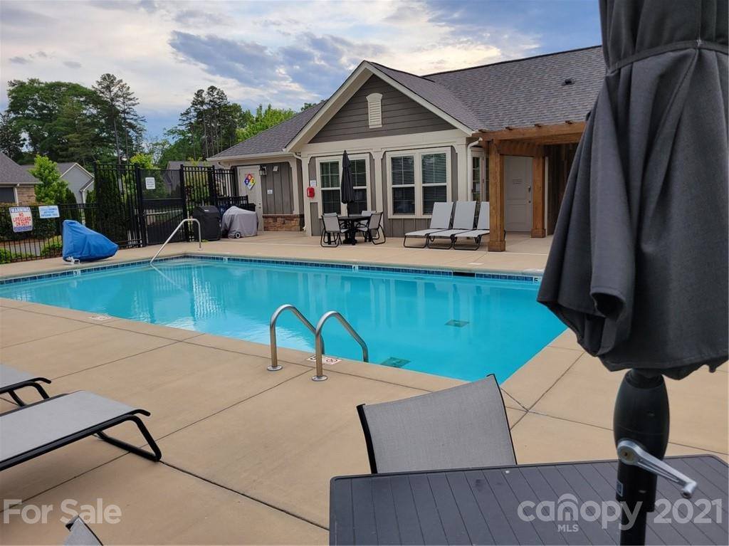 8109 Parknoll Drive, Huntersville, NC 28078