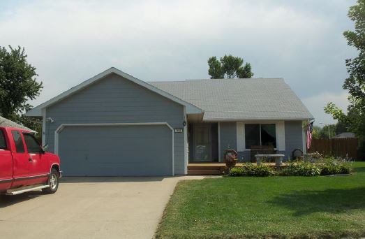 598 Lakeshore Dr., McCook Lake, SD 57049