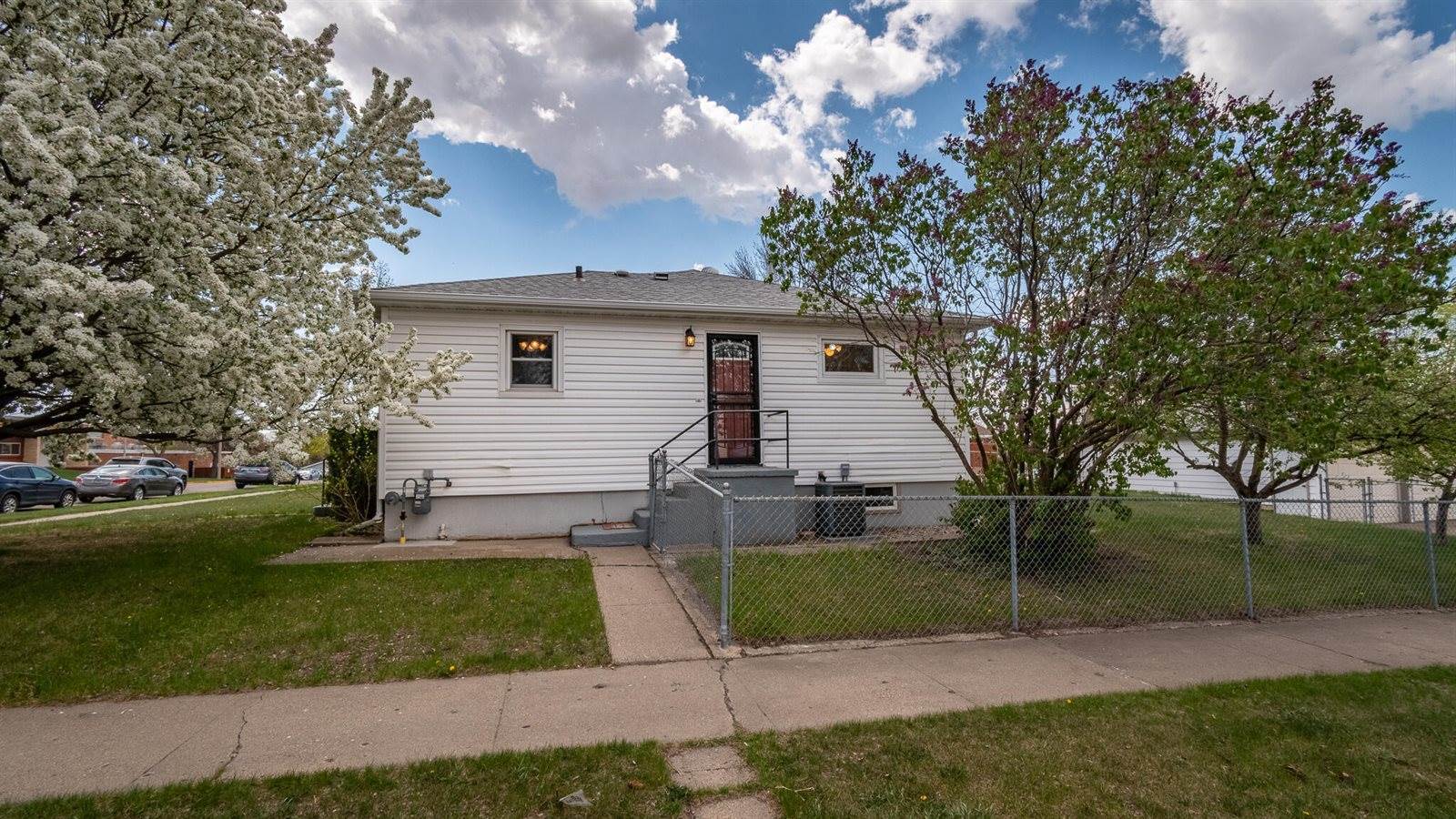 1330 13th Street, Bismarck, ND 58501