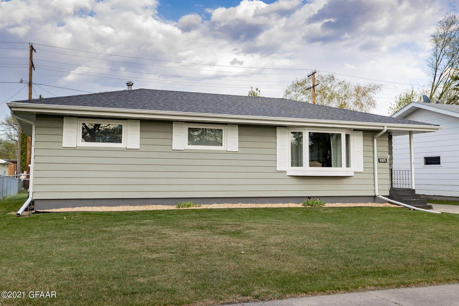 1005 S 19TH Street, Grand Forks, ND 58201