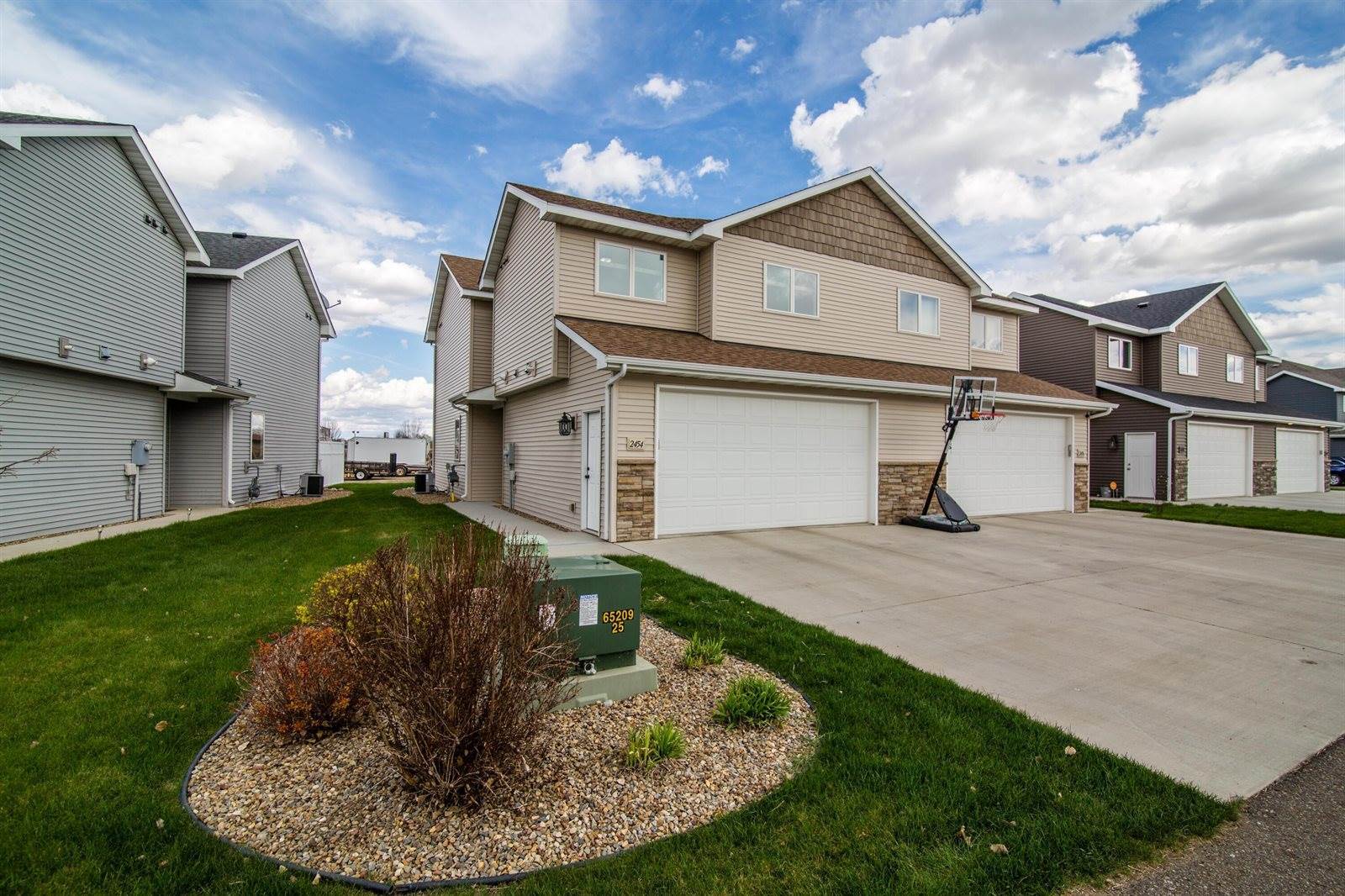 2454 Water Park Loop SE, Mandan, ND 58554