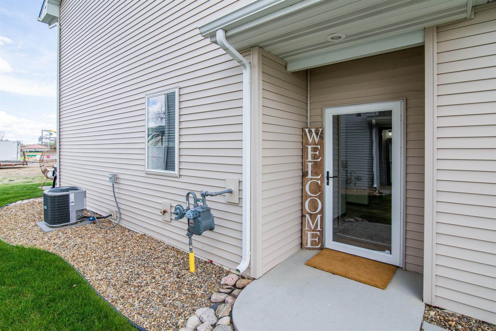 2454 Water Park Loop SE, Mandan, ND 58554