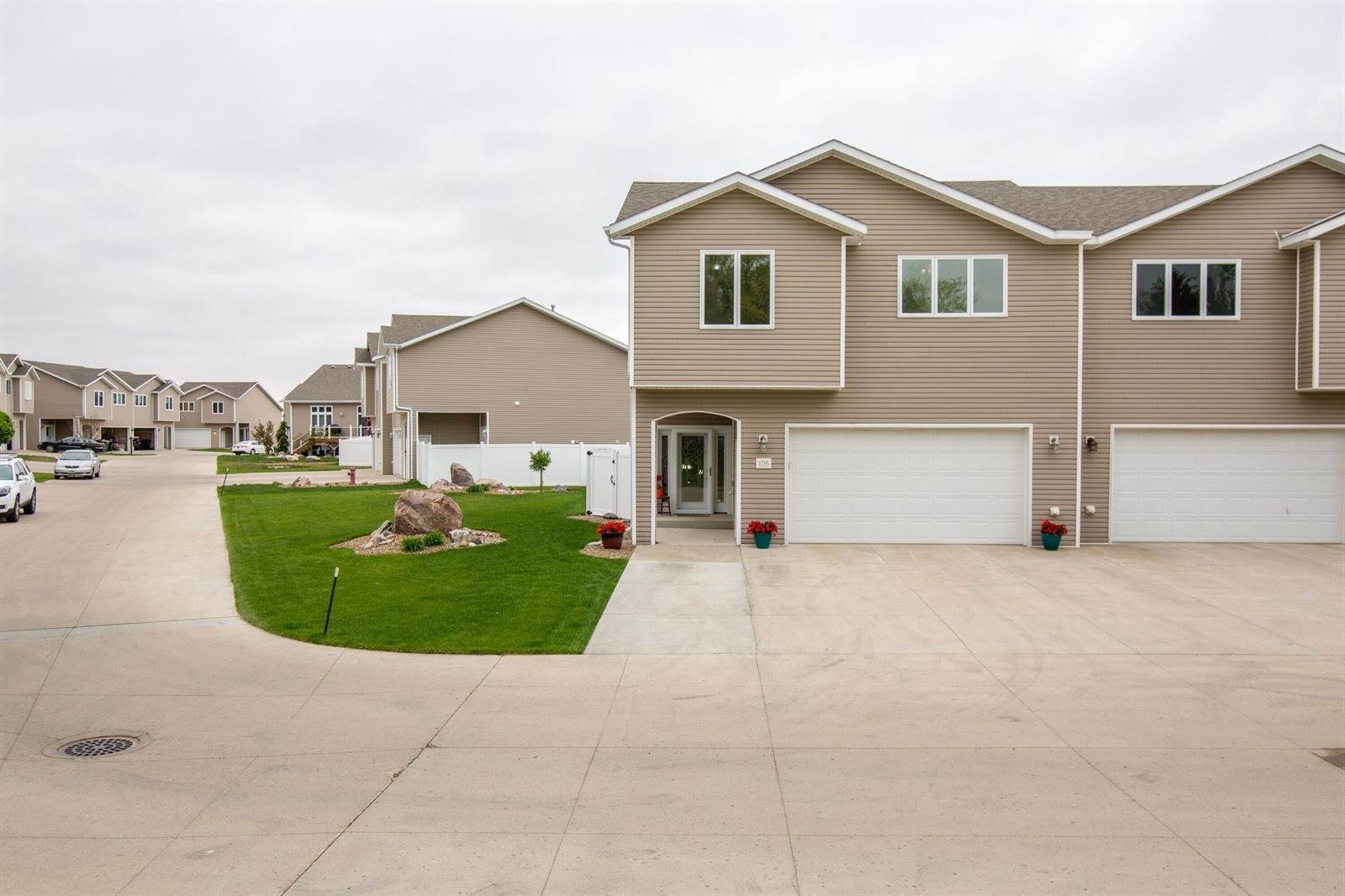 1715 Calgary Loop, Bismarck, ND 58503