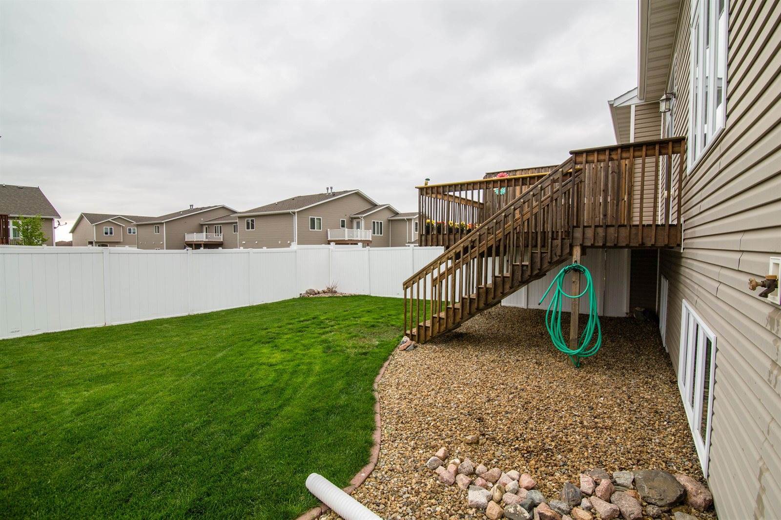 1715 Calgary Loop, Bismarck, ND 58503