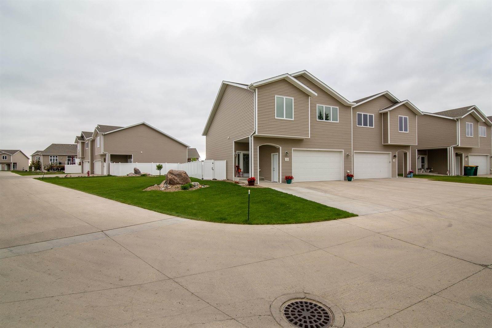 1715 Calgary Loop, Bismarck, ND 58503