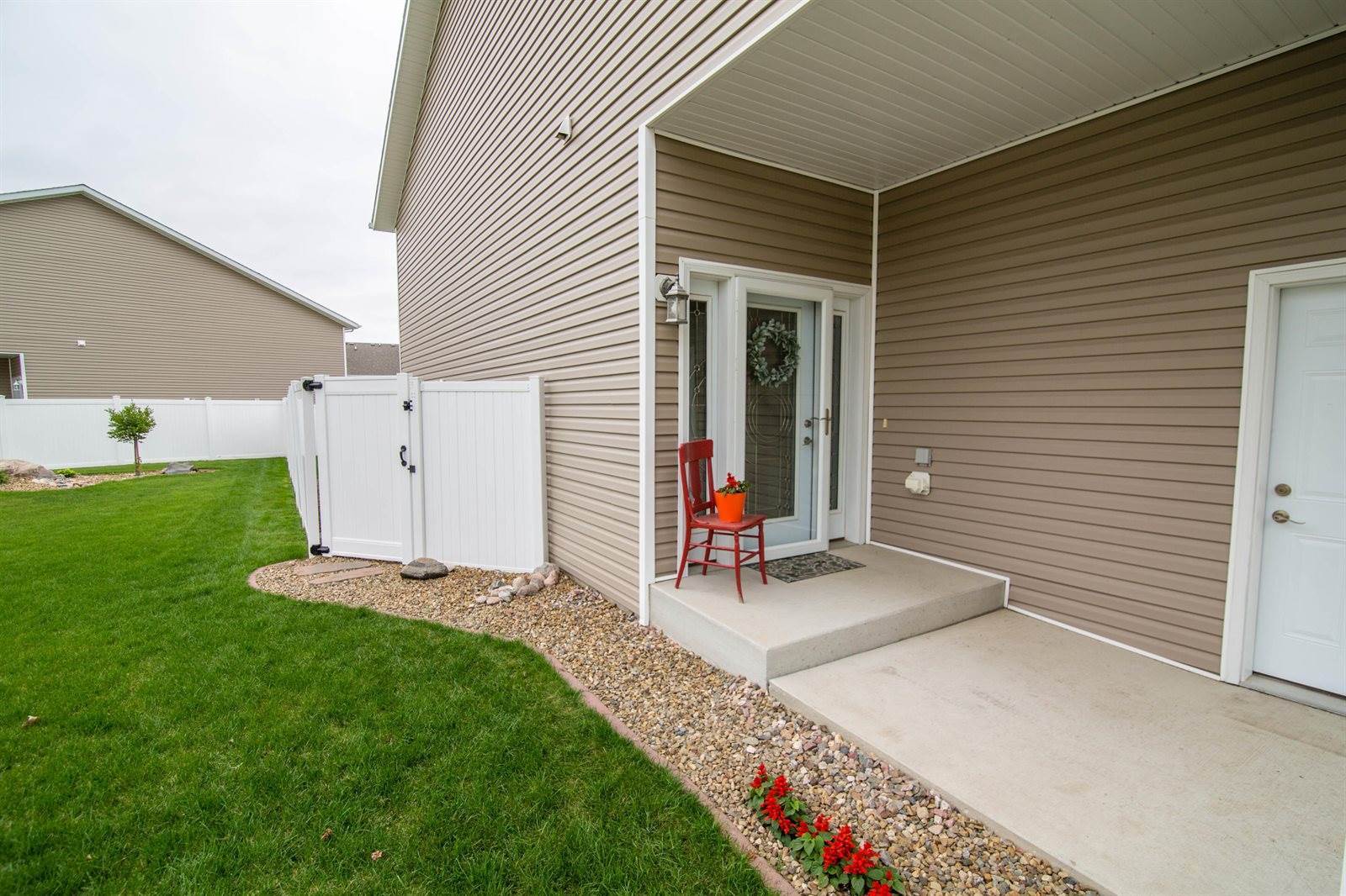 1715 Calgary Loop, Bismarck, ND 58503