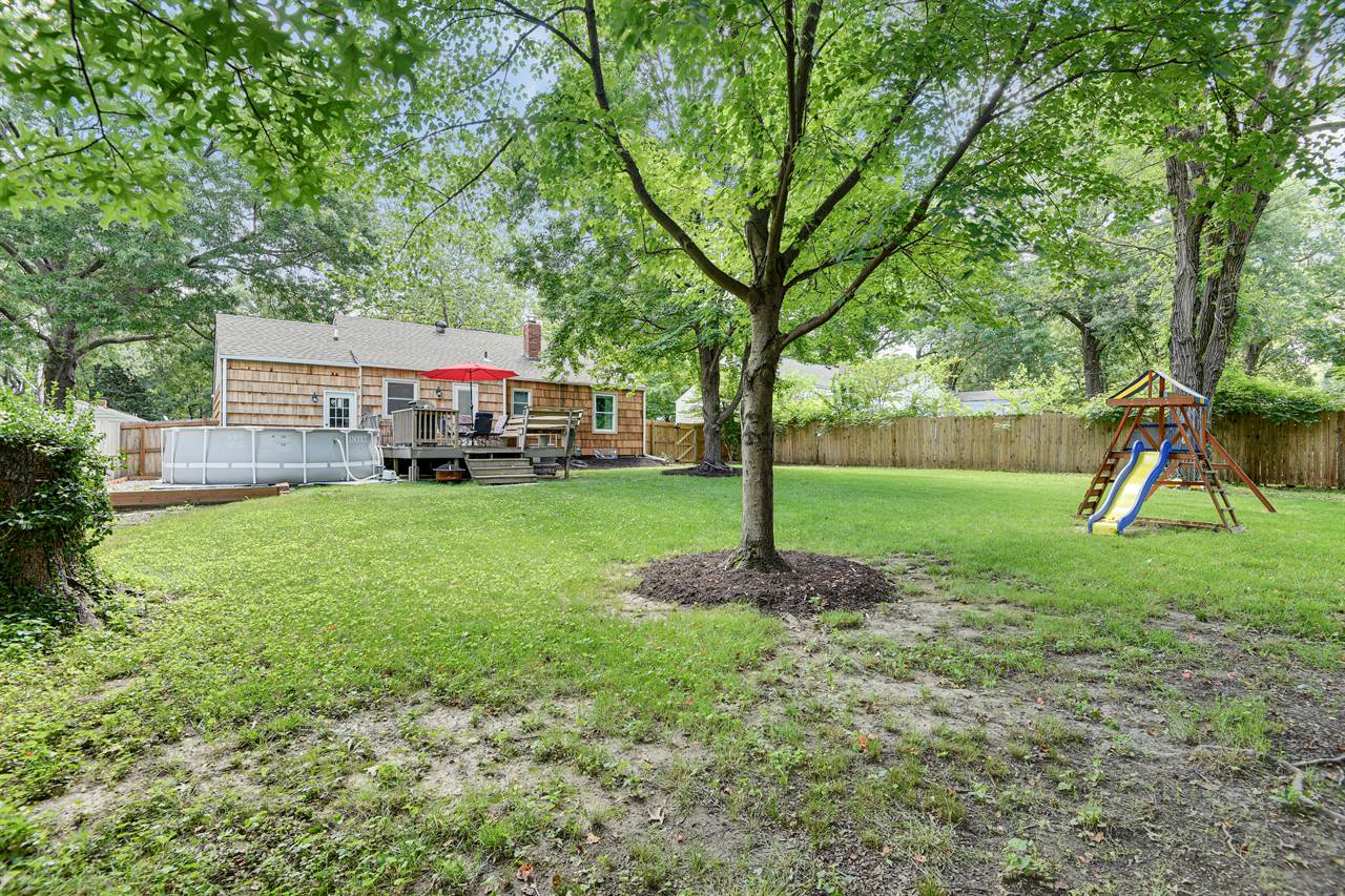 7612 Briar Drive, Prairie Village, KS 66208