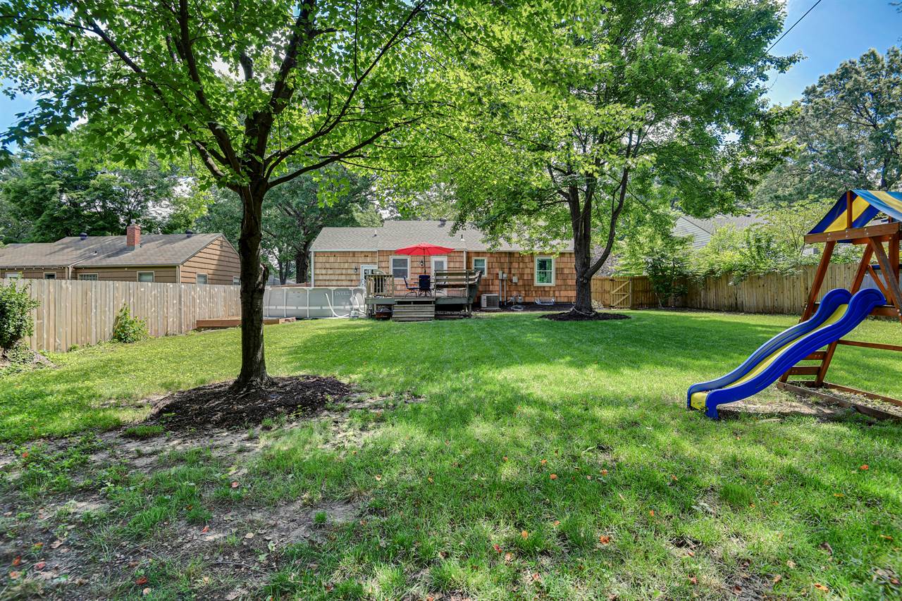 7612 Briar Drive, Prairie Village, KS 66208