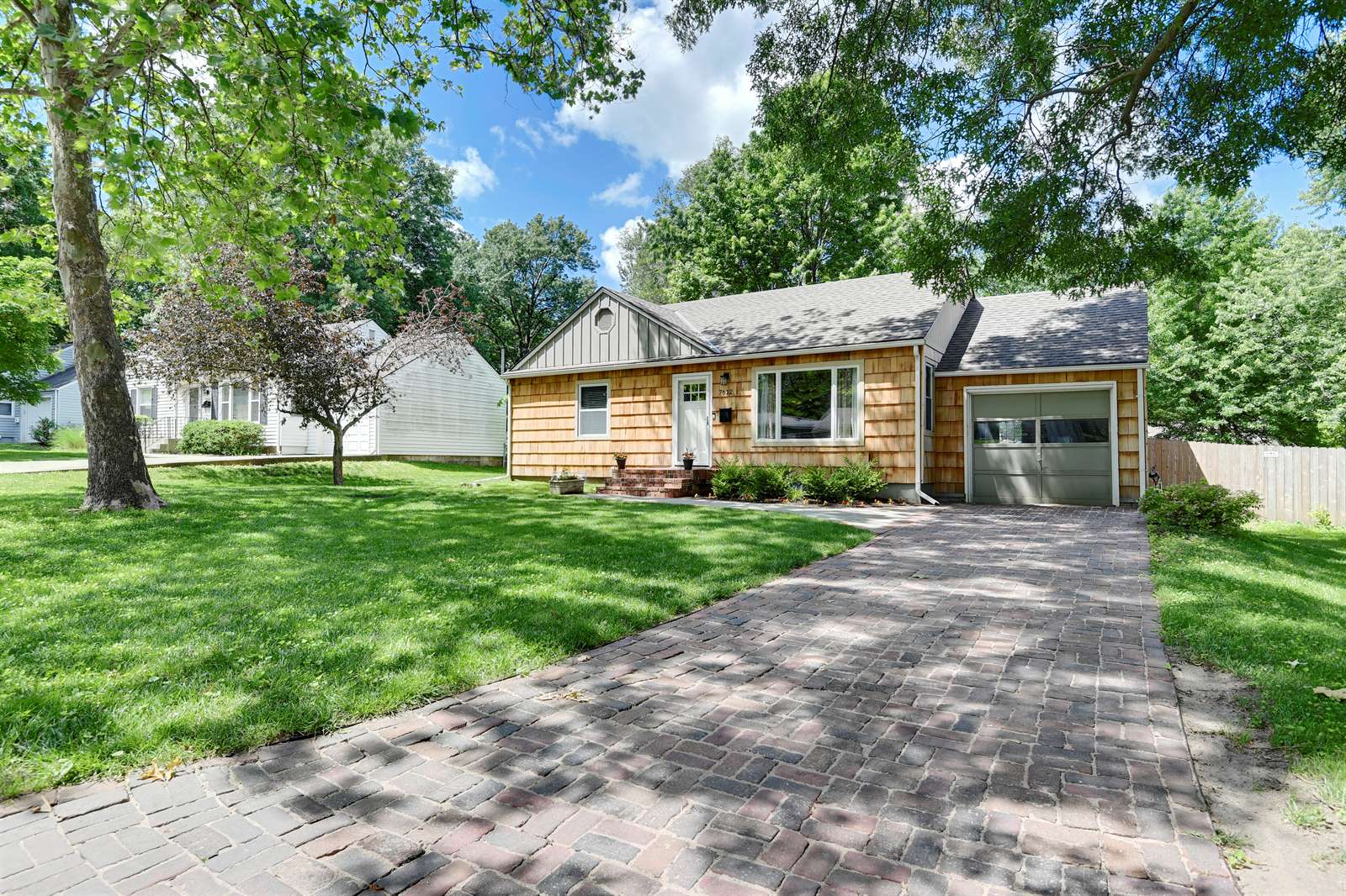 7612 Briar Drive, Prairie Village, KS 66208