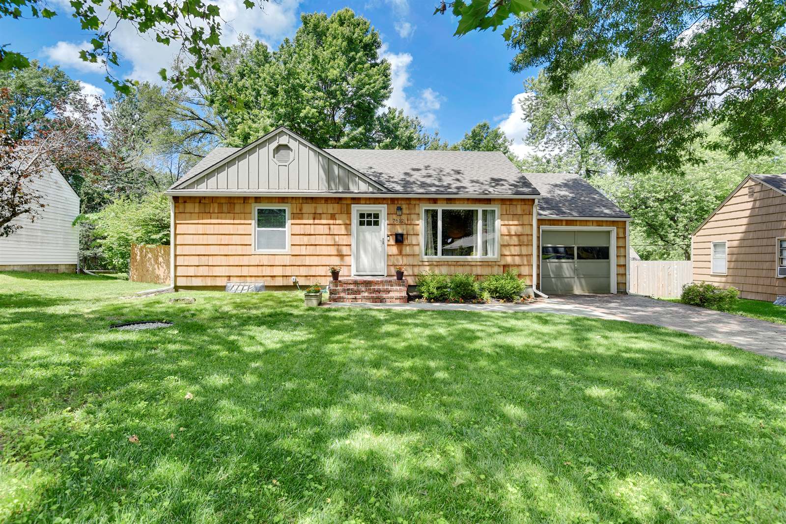 7612 Briar Drive, Prairie Village, KS 66208