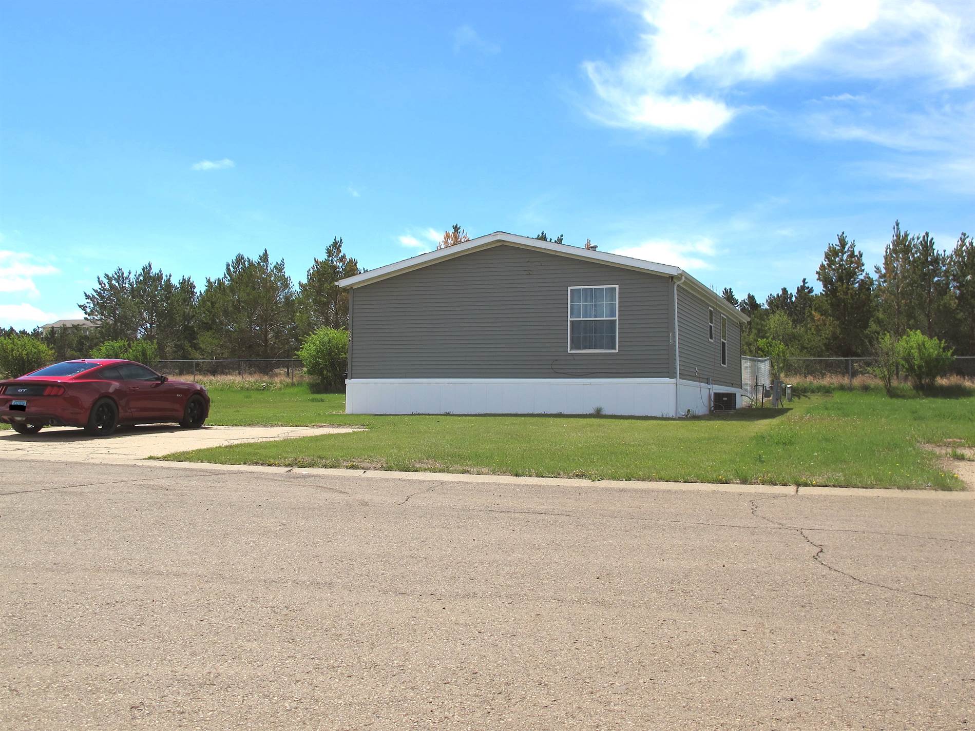 256 G Street, Dickinson, ND 58601