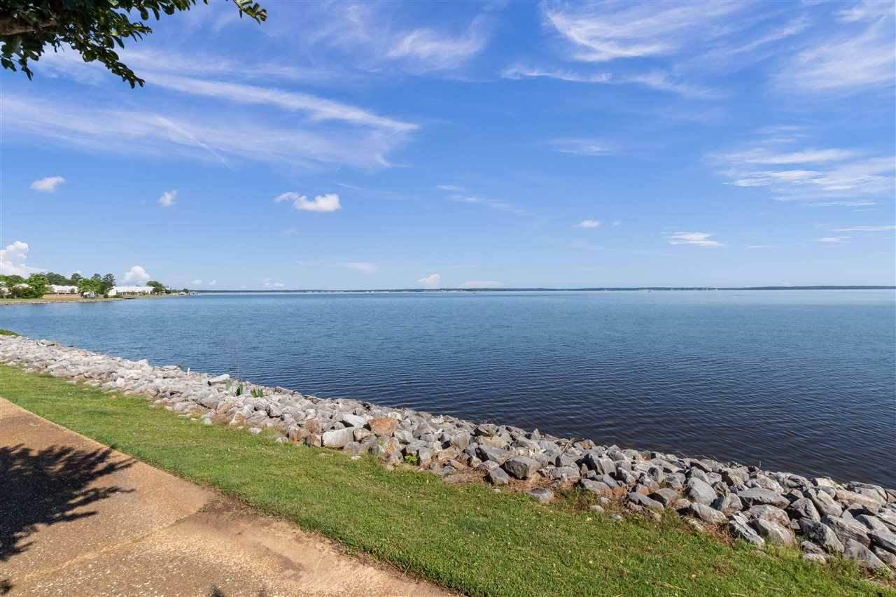 62 Lake Barnett Dr, Brandon, MS 39047