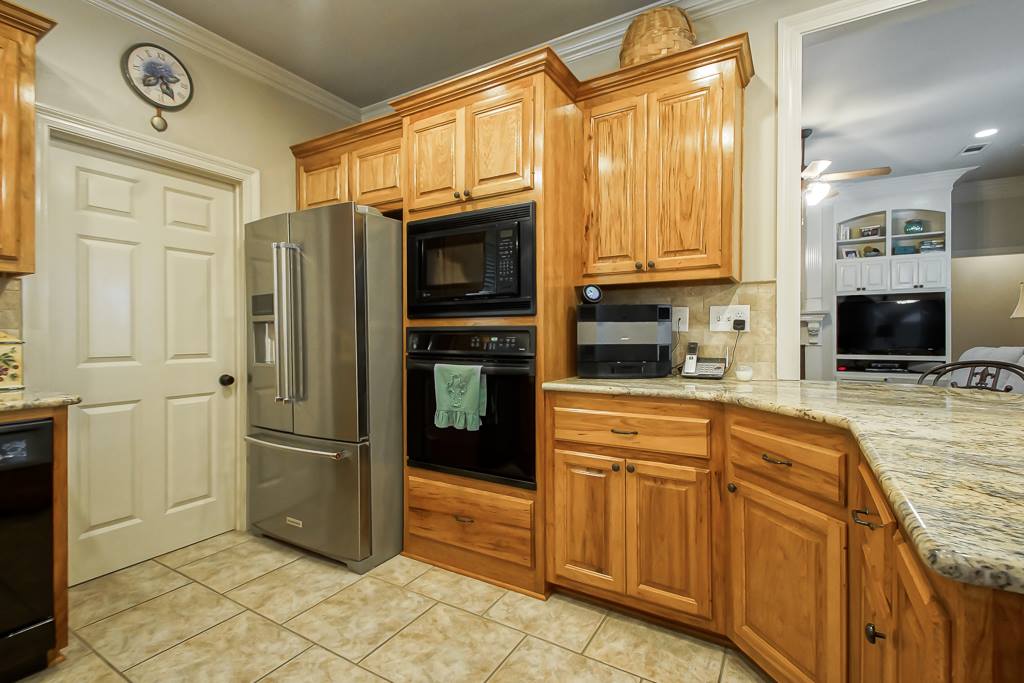 37309 S Lakeshore Ave, Prairieville, LA 70769