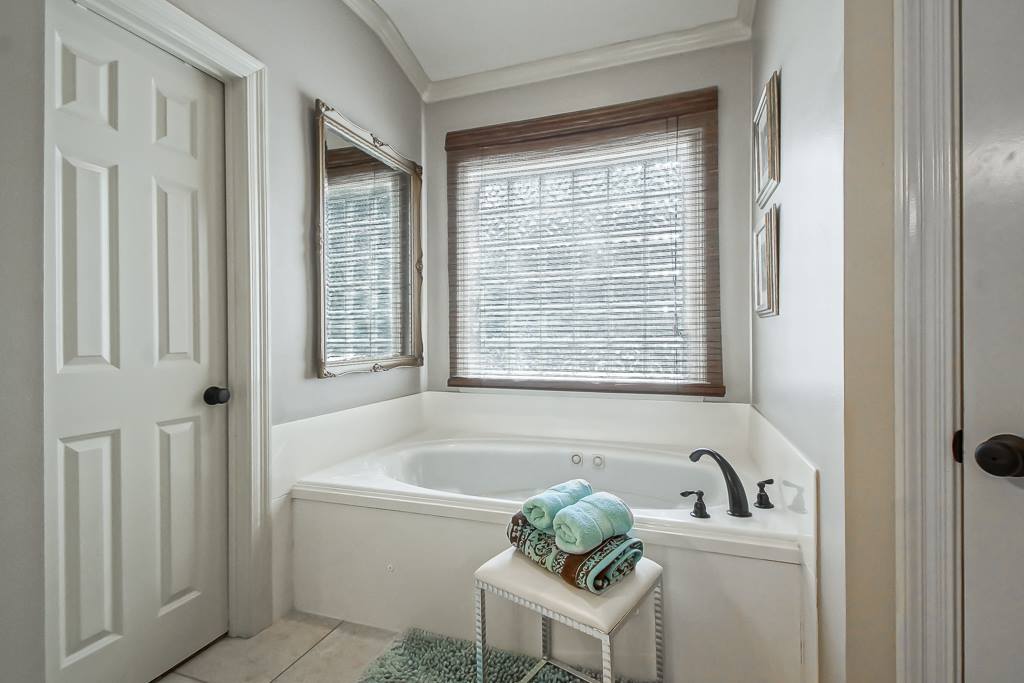 37309 S Lakeshore Ave, Prairieville, LA 70769