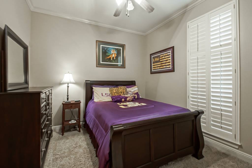 37309 S Lakeshore Ave, Prairieville, LA 70769