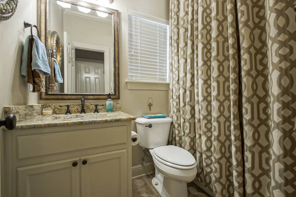 37309 S Lakeshore Ave, Prairieville, LA 70769