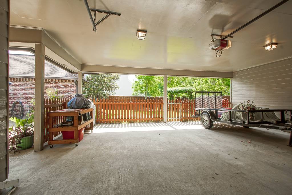 37309 S Lakeshore Ave, Prairieville, LA 70769