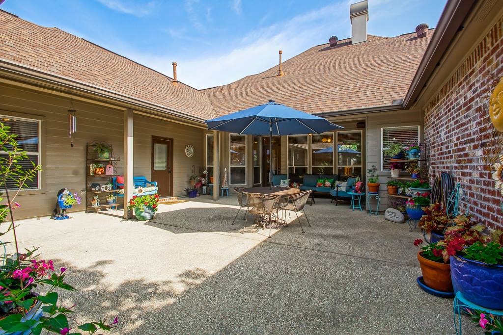 37309 S Lakeshore Ave, Prairieville, LA 70769