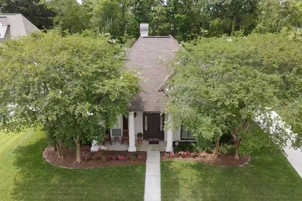 37309 S Lakeshore Ave, Prairieville, LA 70769